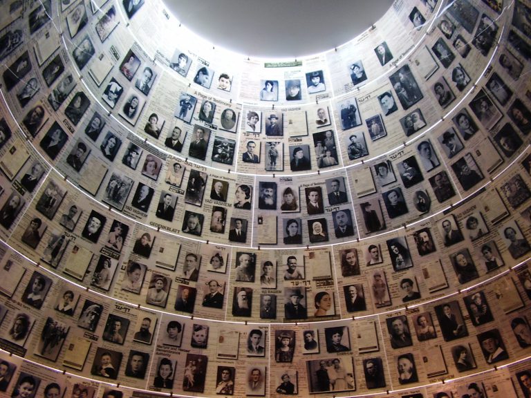 PikiWiki_Israel_12496_hall_of_names_in_yad_vashem